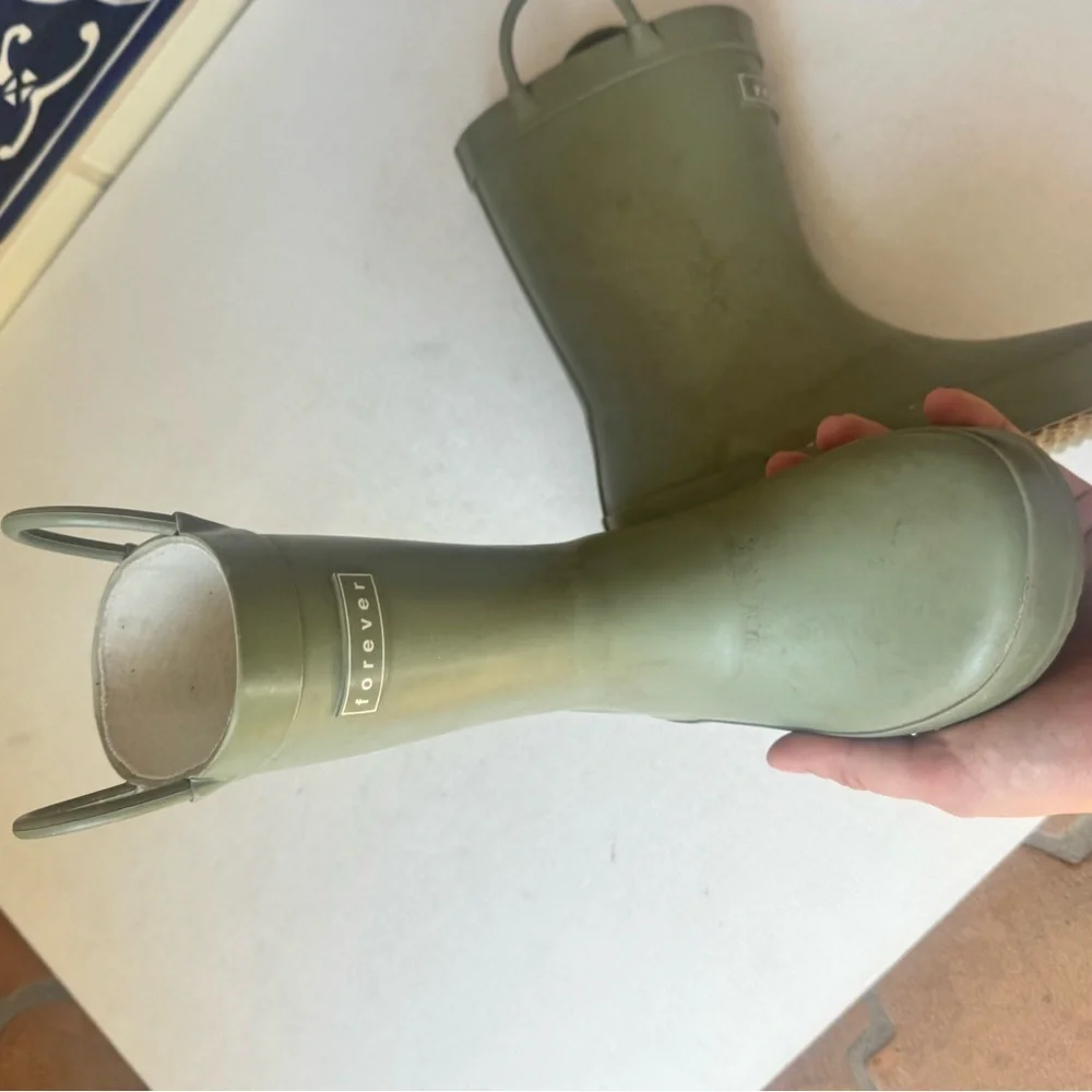 Forever Young Kids Green Rain Boots 12 Waterproof Pull On Shoes Scandi Neutral